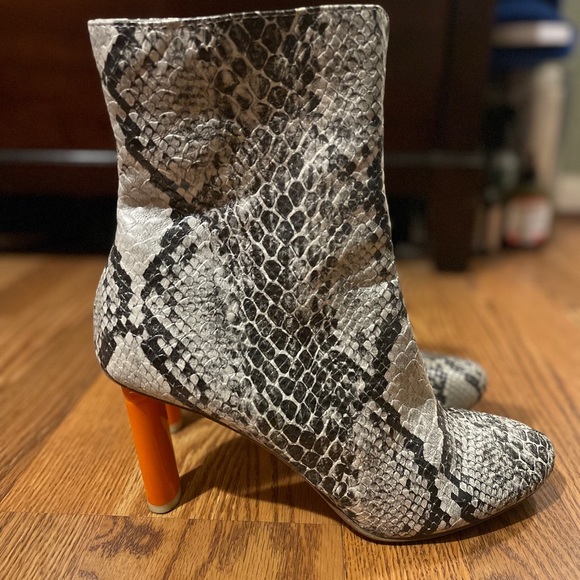 Cape Robbin SnakeSkin Boots✨ - Picture 3 of 6